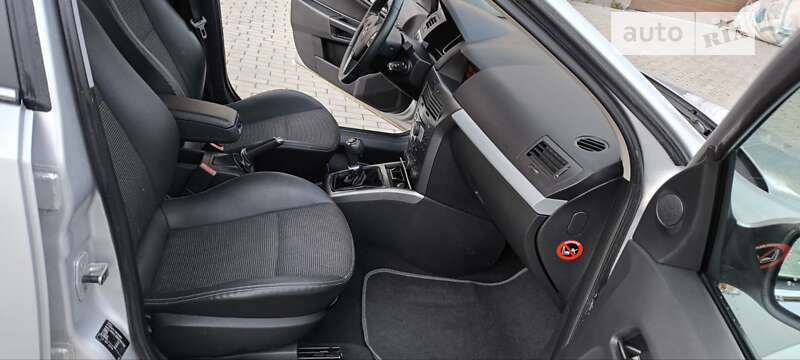 Универсал Opel Astra 2006 в Мукачево