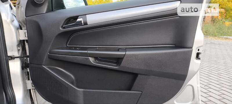Универсал Opel Astra 2006 в Мукачево