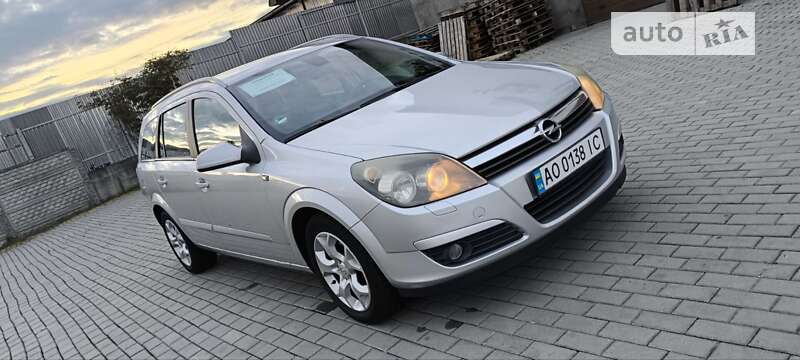 Универсал Opel Astra 2006 в Мукачево
