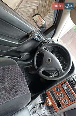 Хэтчбек Opel Astra 1999 в 