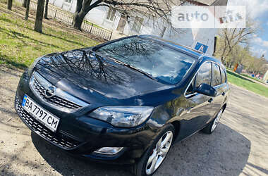 Універсал Opel Astra 2011 в Новгородці