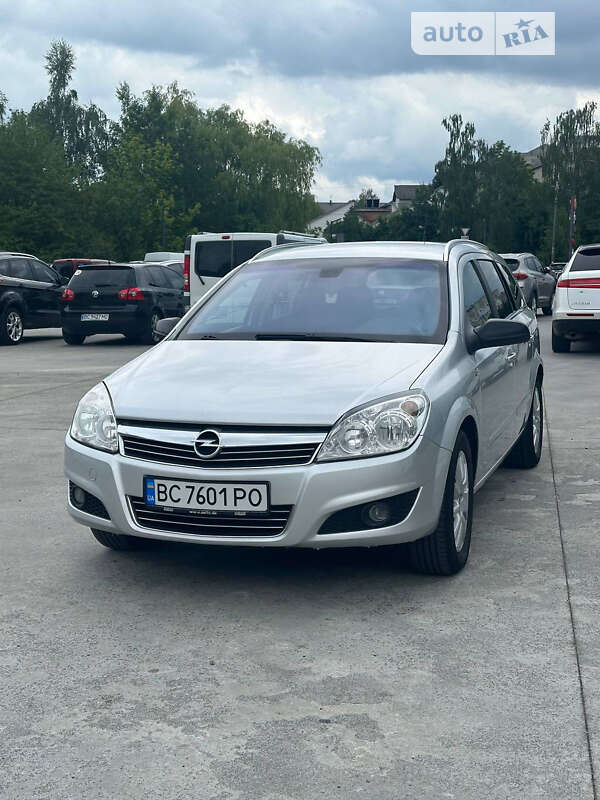 Универсал Opel Astra 2008 в Дрогобыче