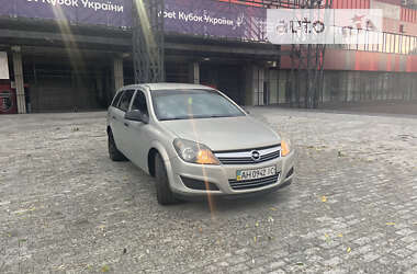 Універсал Opel Astra 2009 в Рівному