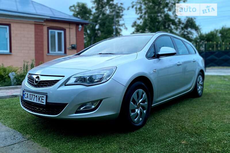 Универсал Opel Astra 2012 в Каменке