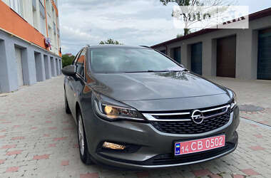 Универсал Opel Astra 2017 в Ивано-Франковске