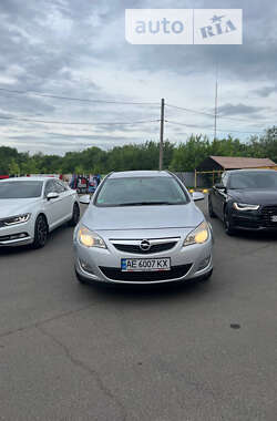 Універсал Opel Astra 2011 в Кривому Розі