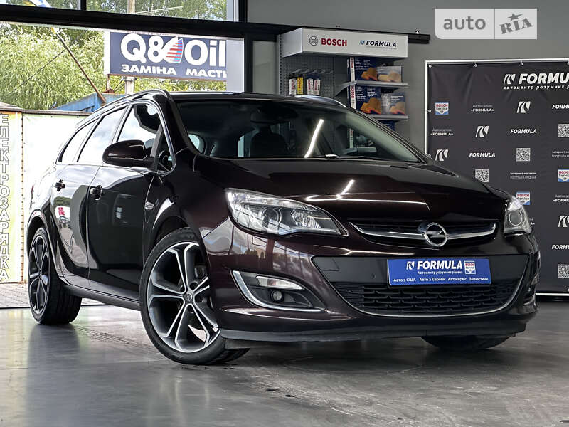 Универсал Opel Astra 2013 в Нововолынске