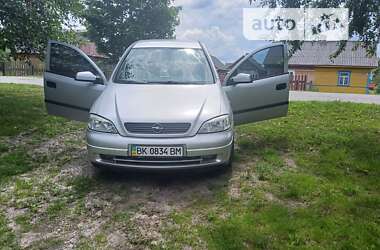 Седан Opel Astra 2002 в Рокитному