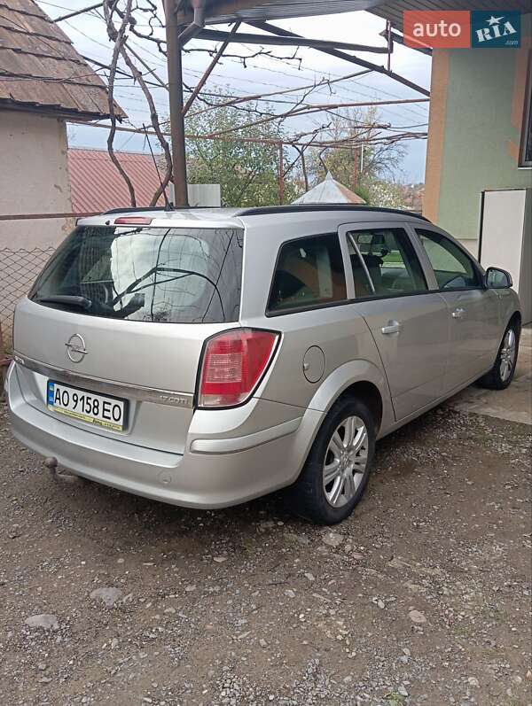 Универсал Opel Astra 2012 в Иршаве