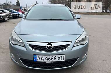 Універсал Opel Astra 2011 в Полтаві