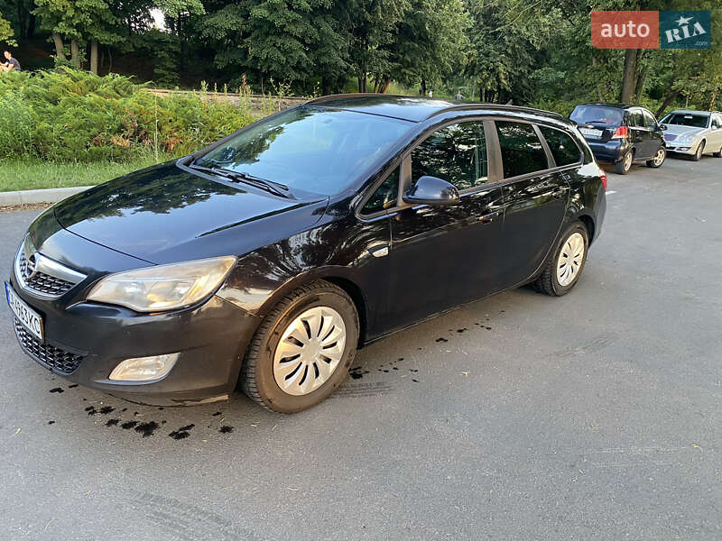 Универсал Opel Astra 2011 в Черкассах