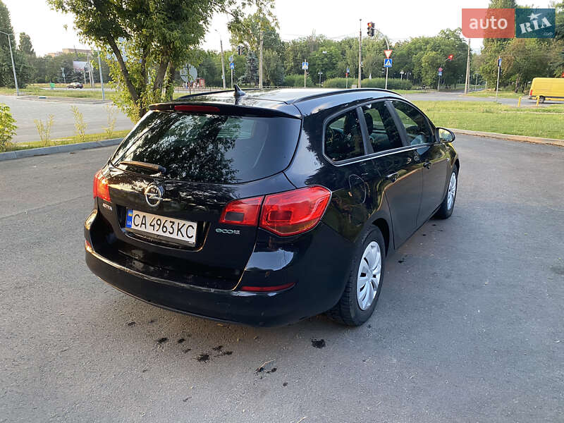 Универсал Opel Astra 2011 в Черкассах