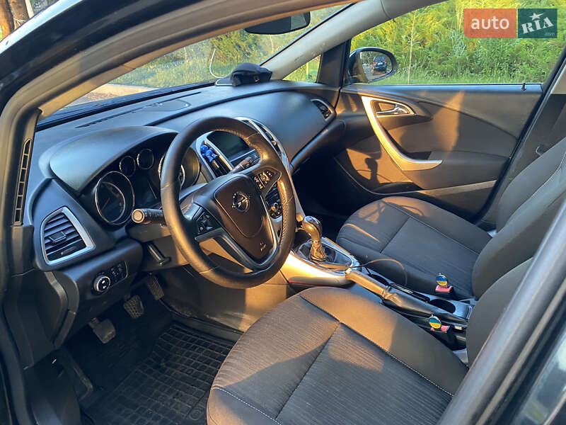 Универсал Opel Astra 2011 в Черкассах