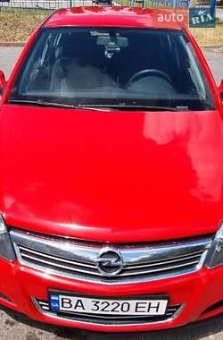 Хэтчбек Opel Astra 2012 в 