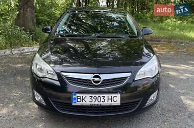 Хетчбек Opel Astra 2010 в Радивиліві