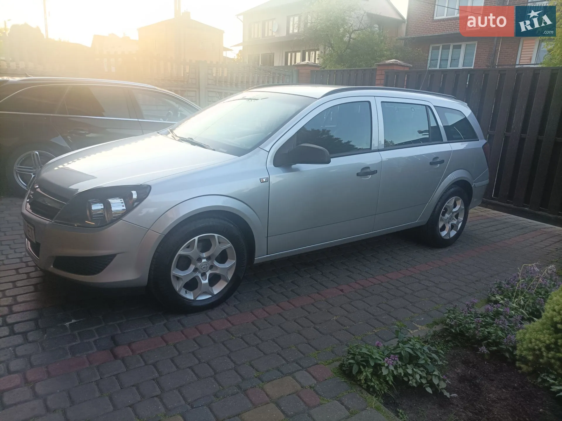2010 Opel Astra - мініатюра 2