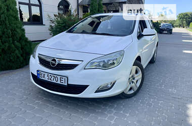 Універсал Opel Astra 2011 в Дунаївцях