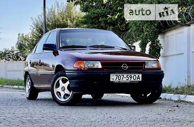 Седан Opel Astra 1993 в Одессе