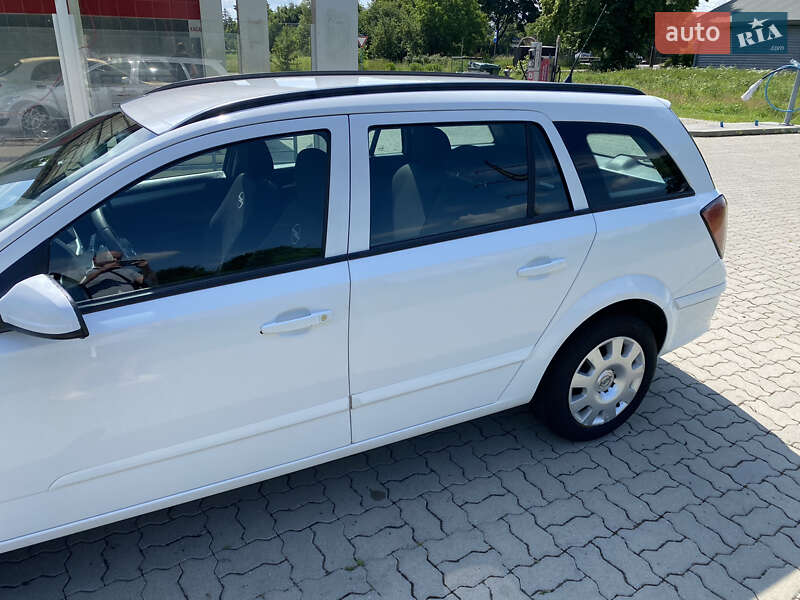 Универсал Opel Astra 2009 в Стрые
