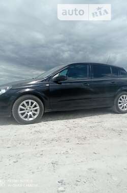 Хэтчбек Opel Astra 2006 в Буске