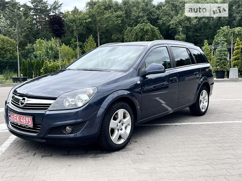 Универсал Opel Astra 2010 в Чернигове