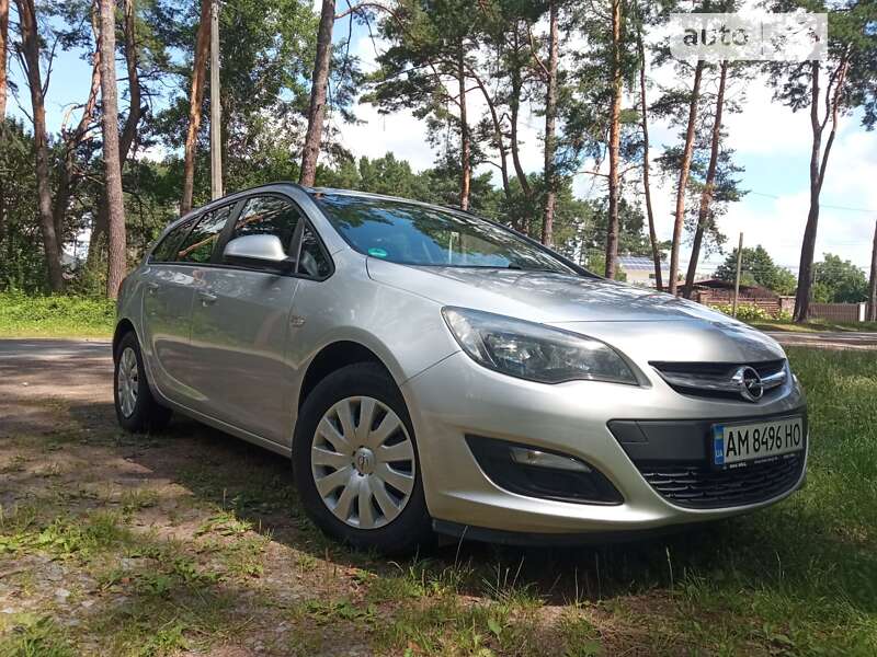 Універсал Opel Astra 2015 в Житомирі