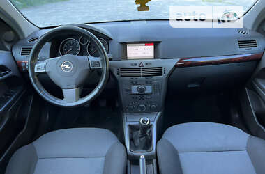 Хетчбек Opel Astra 2004 в Звягелі