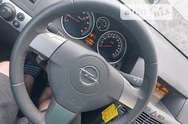 Хэтчбек Opel Astra 2005 в Ходорове