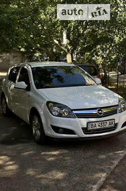 Хэтчбек Opel Astra 2012 в Кропивницком