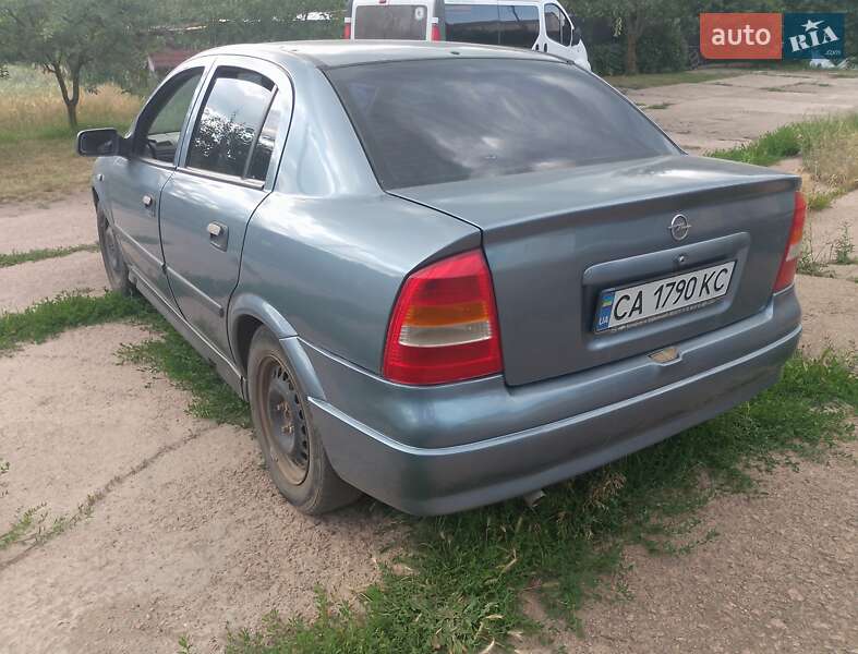 Седан Opel Astra 2008 в Черкасах