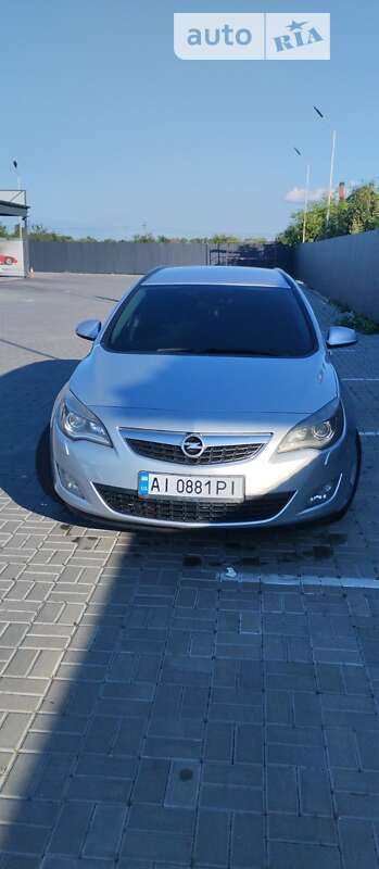 Універсал Opel Astra 2011 в Василькові
