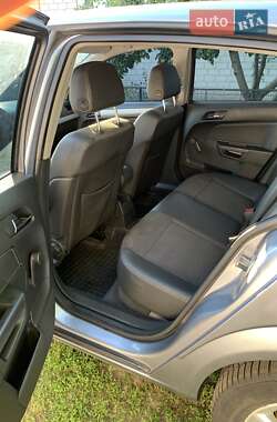 Хэтчбек Opel Astra 2006 в 