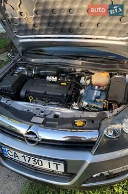 Хэтчбек Opel Astra 2006 в 