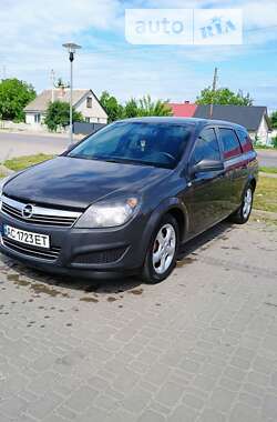 Универсал Opel Astra 2011 в Старой Выжевке