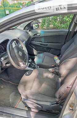 Универсал Opel Astra 2010 в Ровно