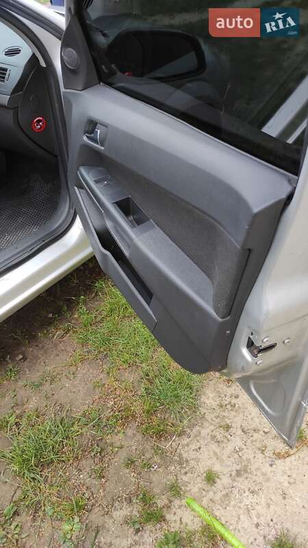 Універсал Opel Astra 2004 в Чернівцях