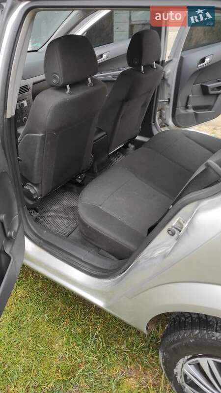 Універсал Opel Astra 2004 в Чернівцях