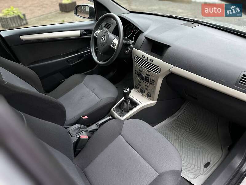 Седан Opel Astra 2008 в Черновцах