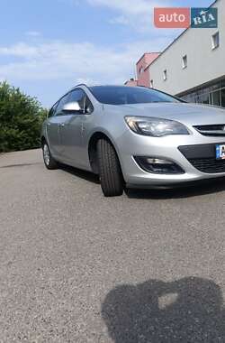 Універсал Opel Astra 2013 в 