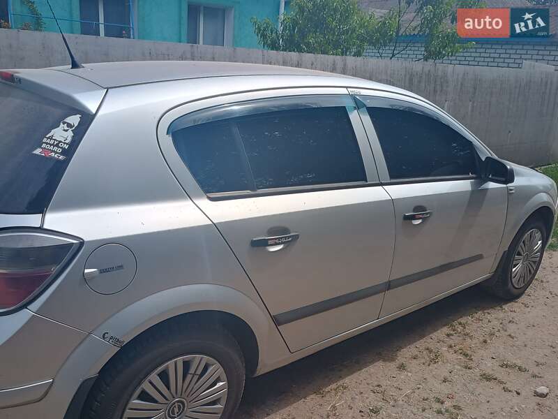 Хэтчбек Opel Astra 2008 в Варве