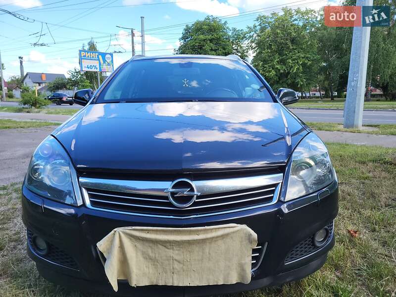 Универсал Opel Astra 2010 в Житомире