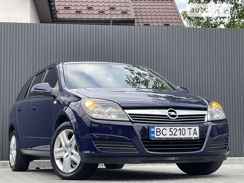 Универсал Opel Astra 2012 в Дрогобыче