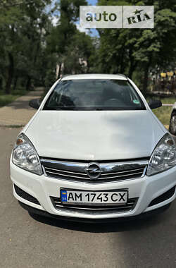 Універсал Opel Astra 2009 в Звягелі