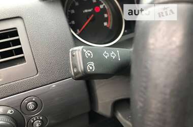 Хетчбек Opel Astra 2004 в 