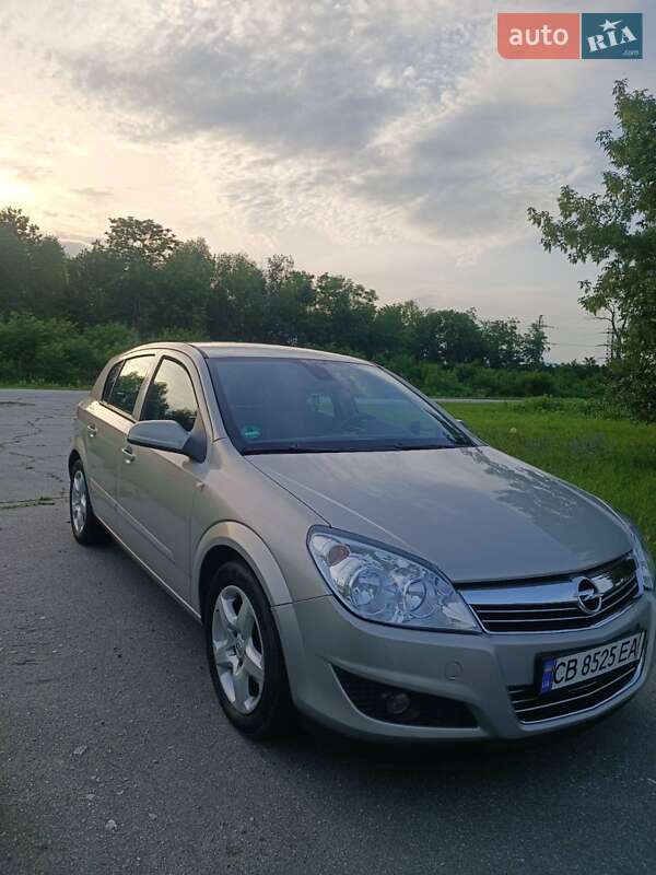 Хэтчбек Opel Astra 2007 в Чернигове