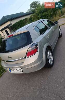 Хэтчбек Opel Astra 2007 в 