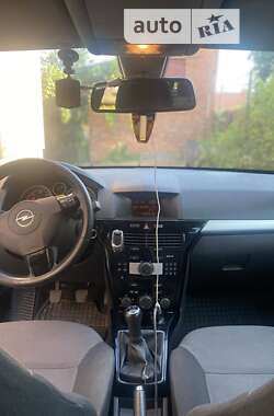 Универсал Opel Astra 2010 в Львове