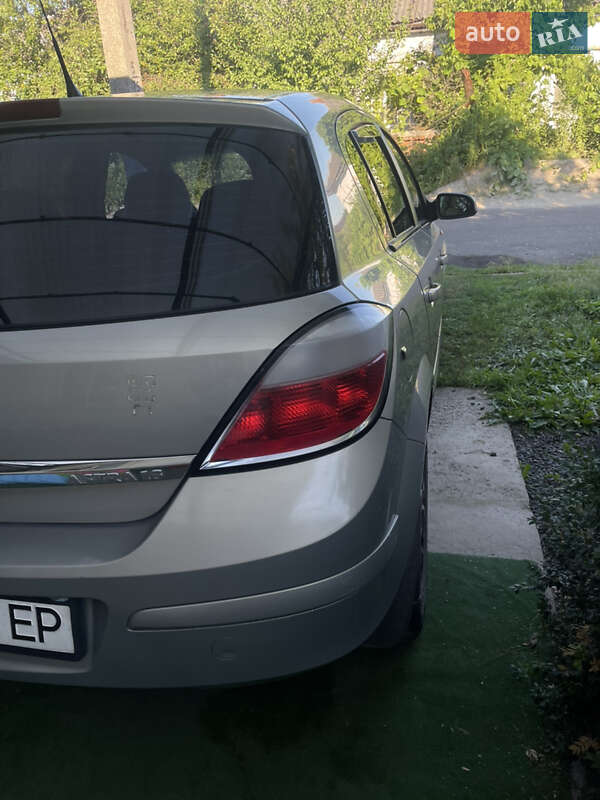 Хэтчбек Opel Astra 2005 в Андрушевке