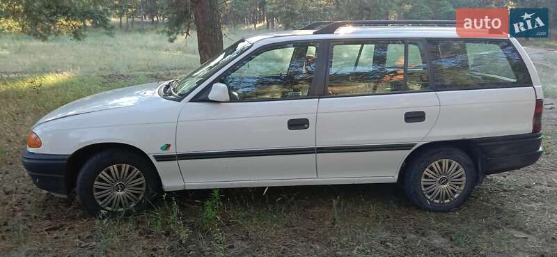 Універсал Opel Astra 1994 в Дніпрі