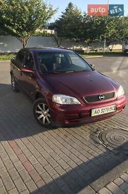 Седан Opel Astra 2000 в Сваляві